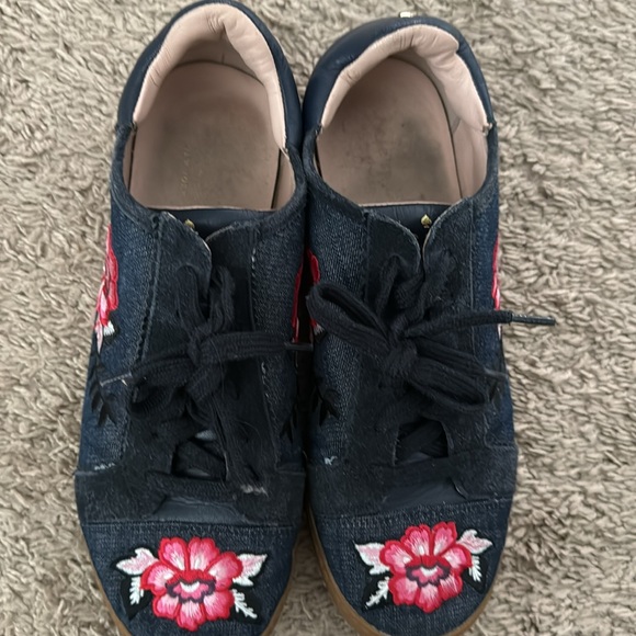 Kate Spade Everhart Floral Embroidered Denim Sneaker size 7.5 - Picture 3 of 9